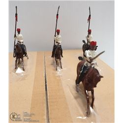 4 PCS ANTIQUE LEAD QUEEN'S CONTINENTAL SOLDIERS