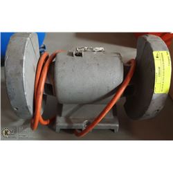 BLACK & DECKER 5 INCH BENCH GRINDER