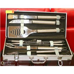 BBQ SET IN A METAL CASE