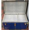 Image 1 : VINTAGE BLUE STEAMER TRUNK, 35 X 19 X 19