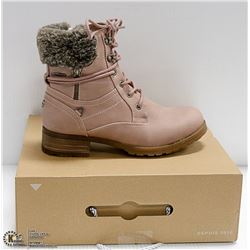 YELLOW BRAND LADIES BOOTS SZ 10, WATER RESISTANT