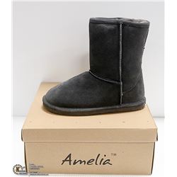 AMELIA WOMANS BOOTS SZ 8