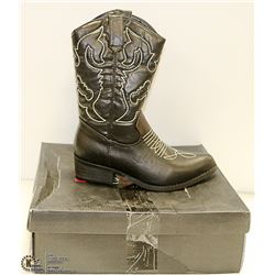 PAIR OF BLACK COWBOY BOOTS SIZE 6