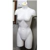 Image 1 : FEMALE MANNEQUIN BUST