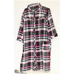 LADIES SLEEP SHIRT SIZE 3XL-FITS SMALL