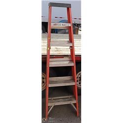 6 FOOT ORANGE FIBREGLASS LADDER