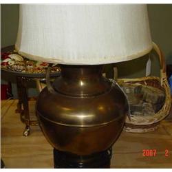 Brass urn table lamp on wooden base, 28