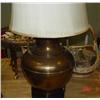 Image 1 : Brass urn table lamp on wooden base, 28