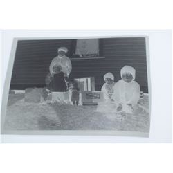 NEGATIVE- CHILDREN WITH CHRISTMAS TOYS