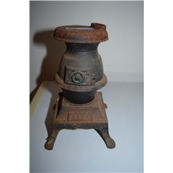 CAST IRON SMALL POT BELLY STOVE