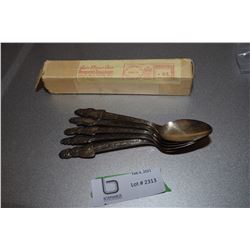 DIONNE QUINTUPLETS SPOON SET C/W ORIGINAL BOX 1939