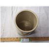 Image 4 : 1/2 GALLON STONEWARE CROCK (UNIQUE)
