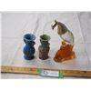 Image 2 : AVON COLONGE OR PERFUME BOTTLE PLUS (2) DECORATIVE VASES