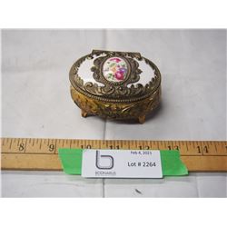 VINTAGE JEWELRY BOX (LID DOESN'T STAY ON)