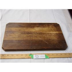 WOODEN CUTTING BOARD