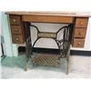 Image 3 : VINTAGE SINGER SEWING MACHINE WITH TABLE