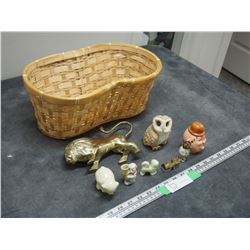 BRASS LION ORNAMENT PLUS OTHER SMALL ORNAMENTS WITH WICKER BASKETS