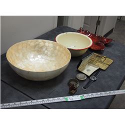 ENAMEL BOWL PLUS OTHER BOWLS, POTTERY TRAY (BEEN REPAIRED) PLUS MISC