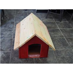SMALL DOG HOUSE (25" LONG) INSULATED FLOOR