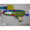Image 2 : TEENAGE MUTANT NINJA TURTLES, PLASTIC TOY GUN, PLUS 2 OTHER