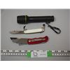 Image 2 : (2) POCKET KNIVES & FLASHLIGHT