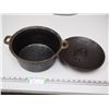 Image 3 : CAST IRON POT WITH LID