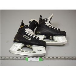 KIDS SIZE 2 R SKATES