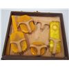 Image 2 : BAKELITE GROOMING KIT WITH CASE