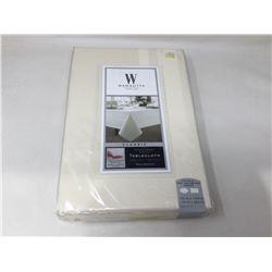 Wamsutta 70 x 104 tablecloth