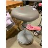 Image 1 : Grey Balance Stool
