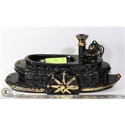 UNCLAIMED BLK/GOLD CERAMIC BOAT LAMP