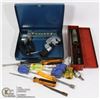 Image 1 : FLAT OF ASSORTED TOOLS INCLUDING SCREWDRIVERS