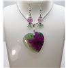 Image 1 : 24)  GREEN AND PINK HEART SHAPED AGATE