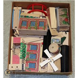 "THOMAS THE TANK" WOOD TRACKS, BUILDINGS,