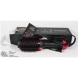 ONE STEP HAIR DRYER AND STYLER