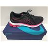 Image 1 : DISPLAY MODEL SIZE 9 WOMENS RUNNING SHOES.