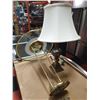 Image 1 : UNCLAIMED LAMP WITH HANGING LIGHT FIXTURE