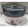 Image 1 : SALTON VITAPRO DEHYDRATOR MACHINE, COMES WITH 5