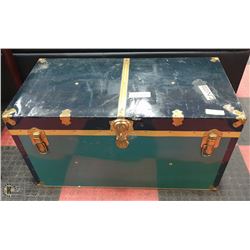 VINTAGE MCBRIDE BAGGAGE TRUNK, HAS CN RAILWAY