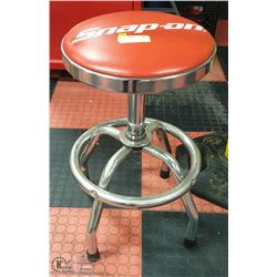 SNAP ON STOOL, 25" TALL