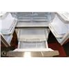 Image 3 : LG 33" FRENCH DOOR STAINLESS STEEL REFRIGERATOR.