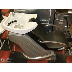 UNCLAIMED HAIR WASHING STATION WITH CHAIR
