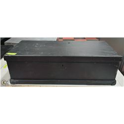 CARPENTER'S TOOL CHEST 32 X 13 X 10