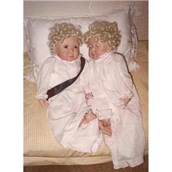 KIM & KIMBERLY PORCELAIN 16IN TWINS, B KID,MIB #1402989