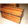 Image 1 : PINE CARRIAGE TRUNK