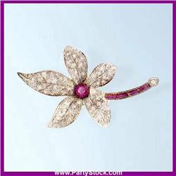 WHITE FLOWER PIN BROOCH GOLD & SWAROVSKI CRYSTALS