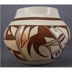 HOPI INDIAN POTTERY JAR (GAIL NAVASIE)
