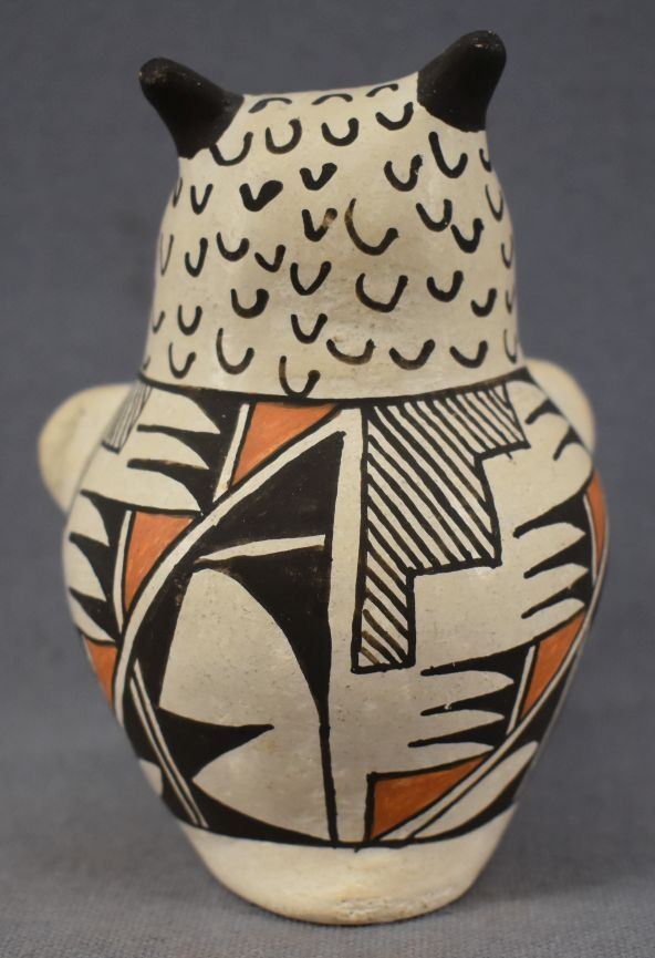 ACOMA INDIAN POTTERY OWL ( FRANCES P. TORIVIO)