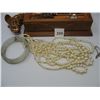 Image 3 : COSTUME JEWELRY LOT in JEWELRY BOX
