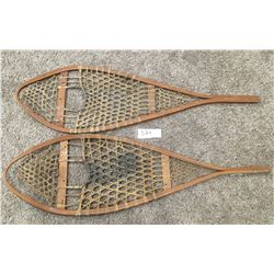 524 - Vintage snowshoes